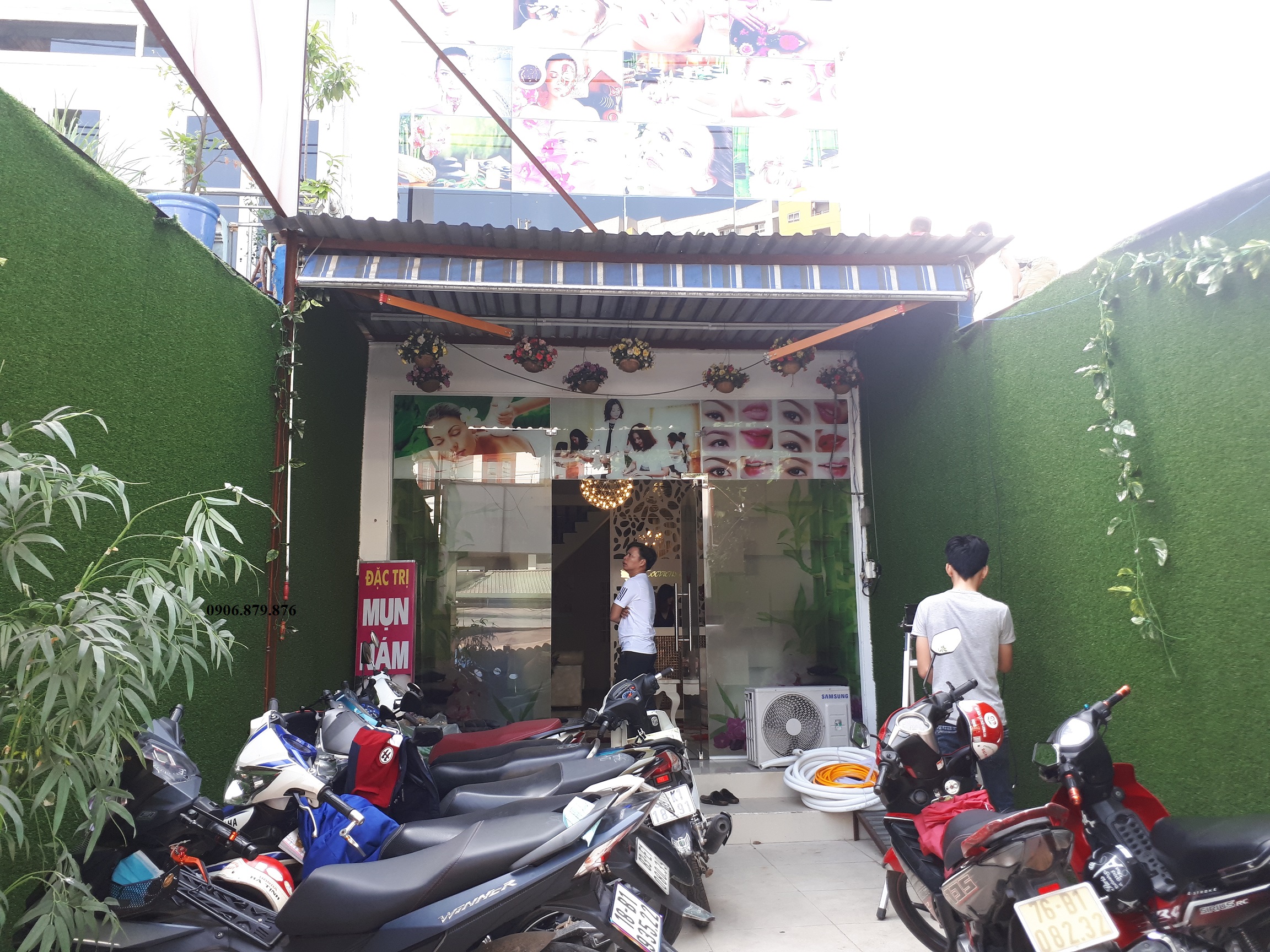 Cỏ nhân tạo ốp tường, thi công cỏ nhân tạo ốp tường cho quán nhậu